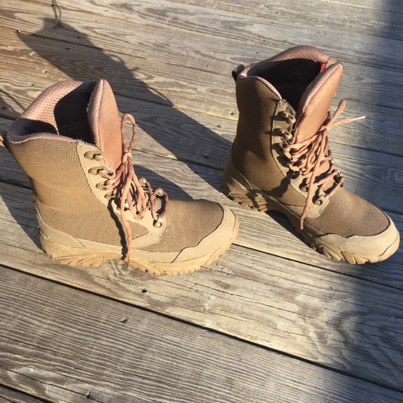 Boots - Picture 4 of 5